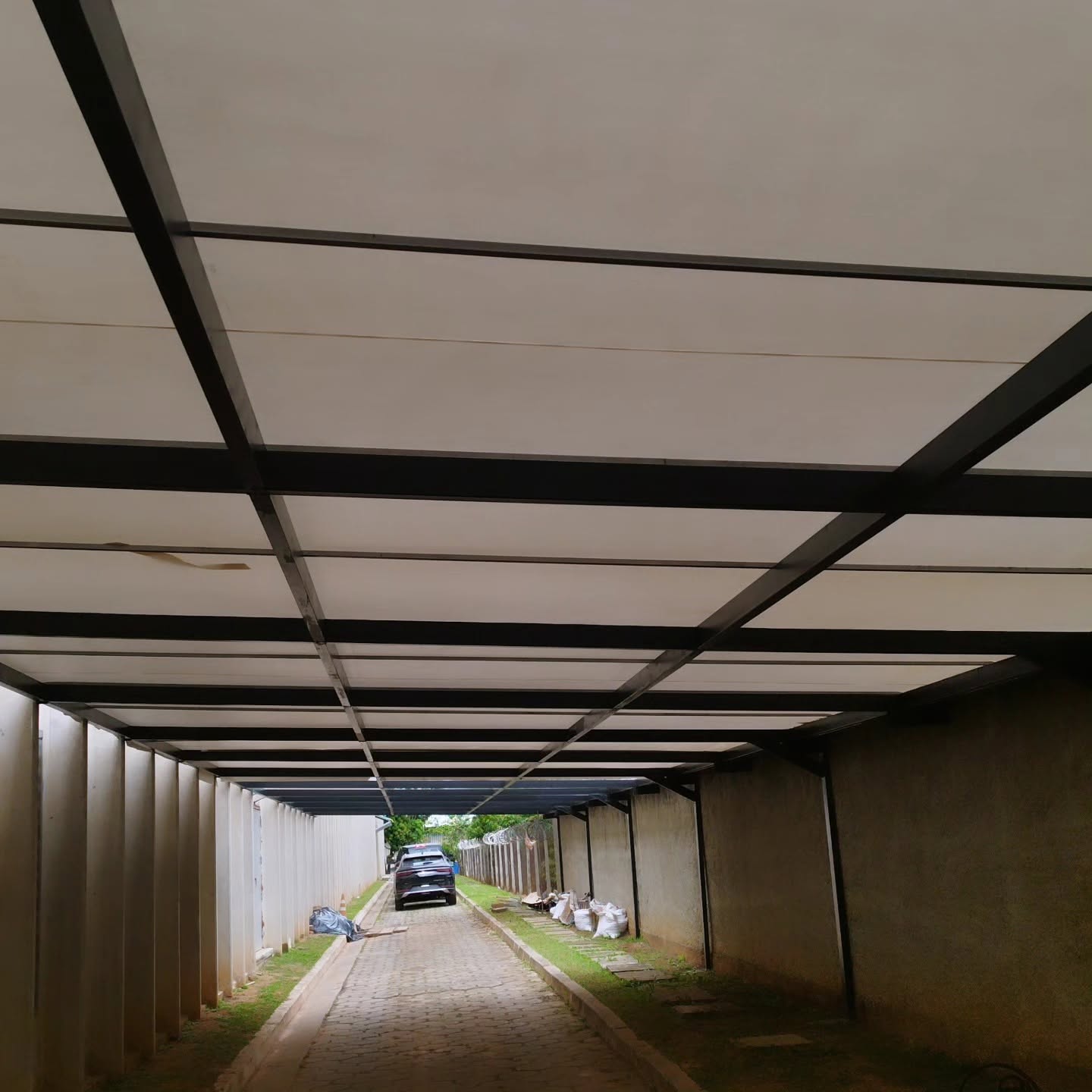 Cobertura metálica instalada pela SC Reformas